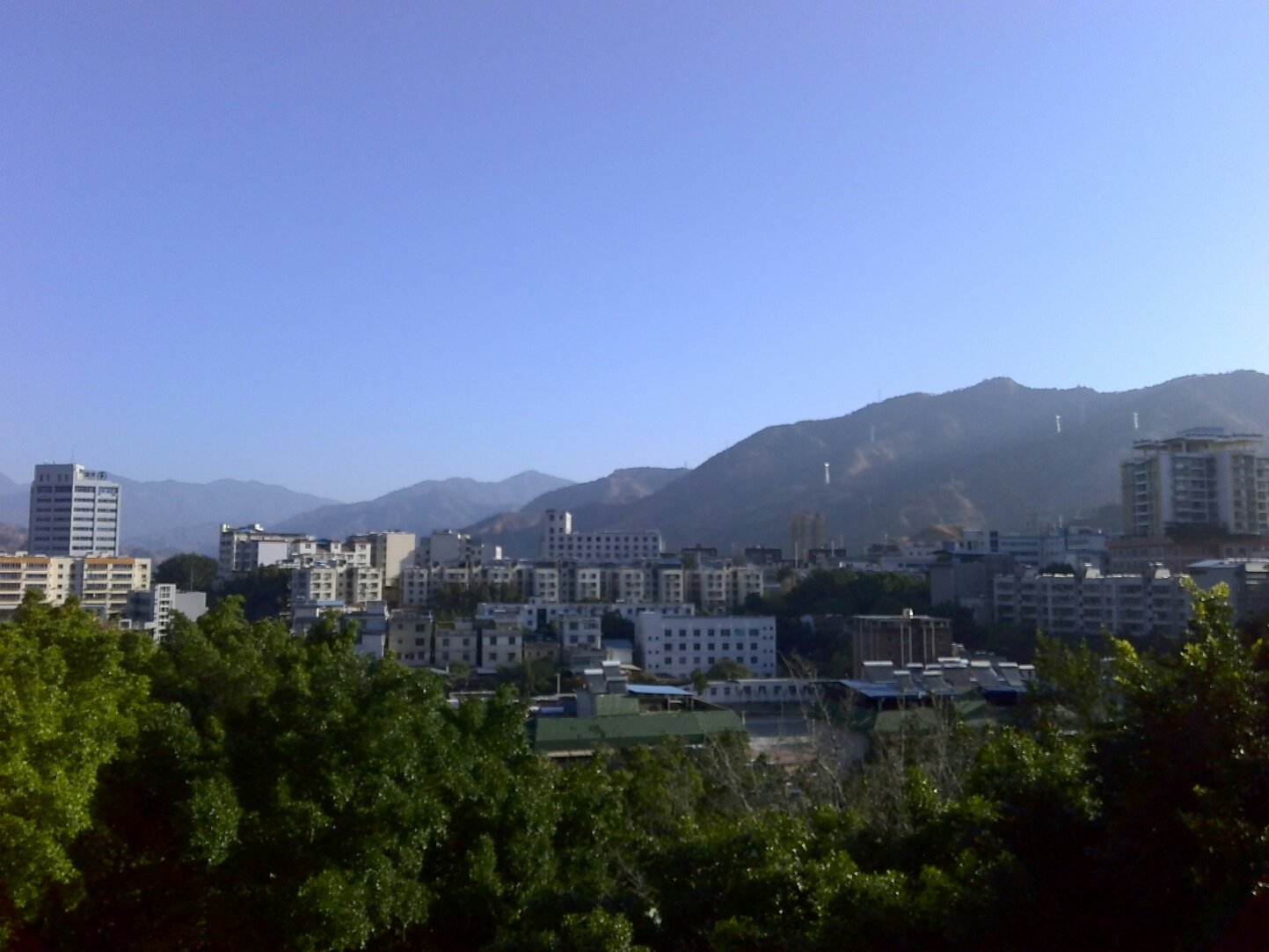 四川省攀枝花市仁和區(qū)嘉園巷靠近大河南路社區(qū)居委會(huì)_冉懋富.